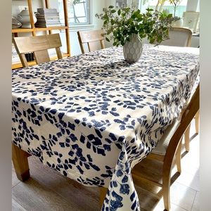 Blue & Cream Tablecloth with Leaf Pattern